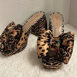 Betsey Johnson Possie Platforms in leopard print with multi jeweled bow Size 11